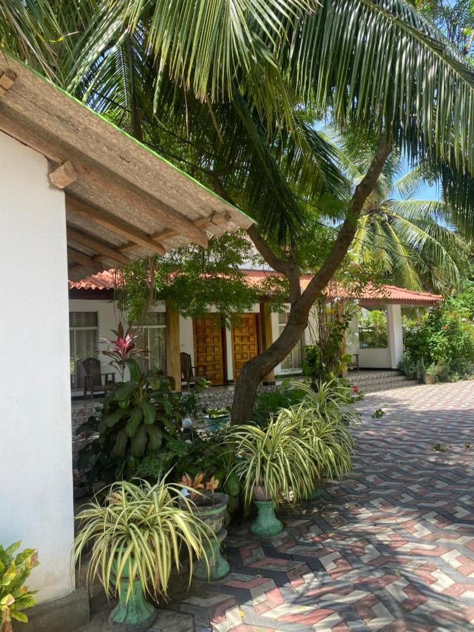 Island Breeze Inn Nilaveli Dış mekan fotoğraf